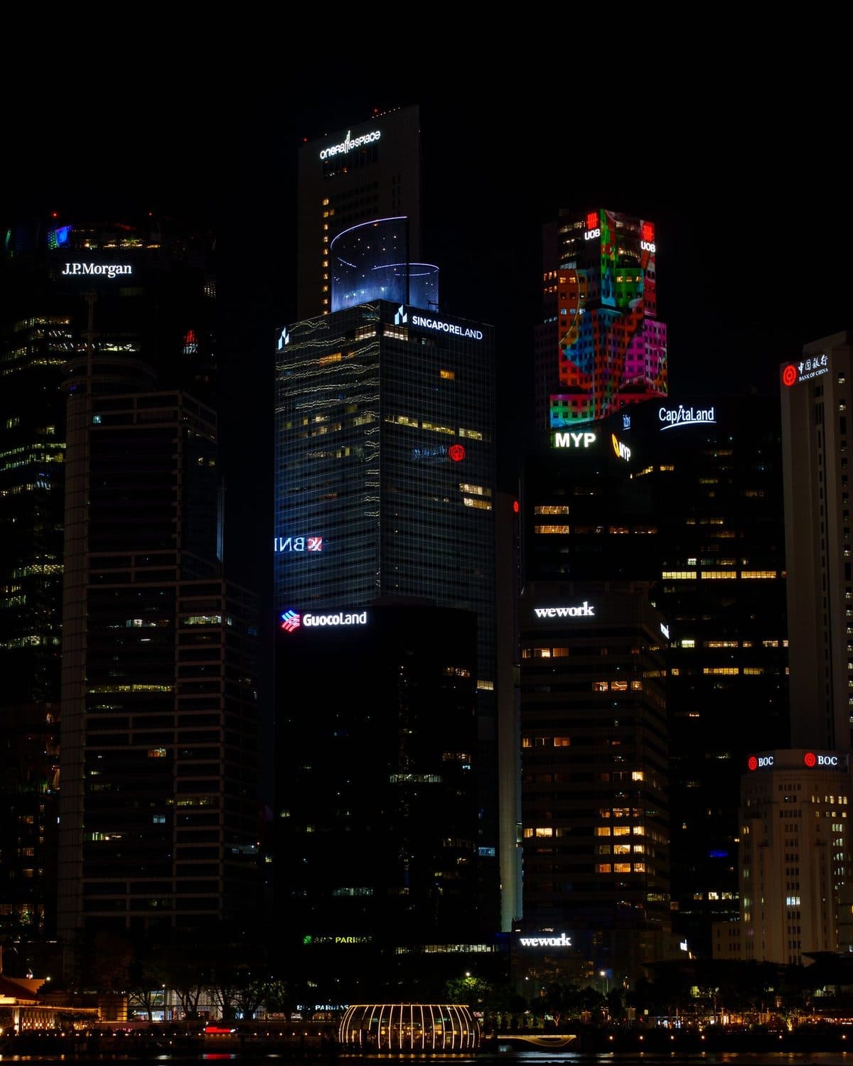El distrito financiero de Singapur de noche